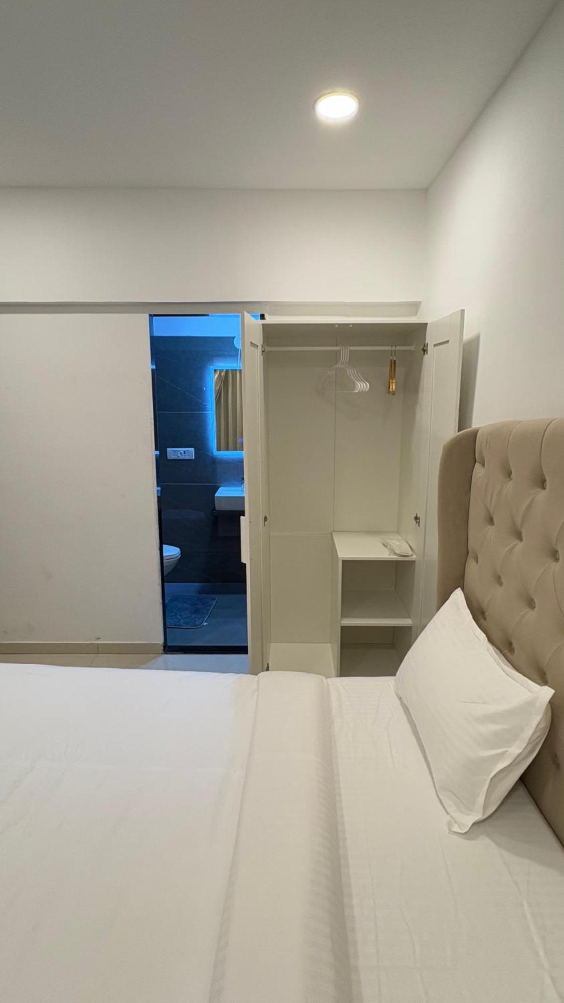 Osi Apartments Powai Bombay Eksteriør billede