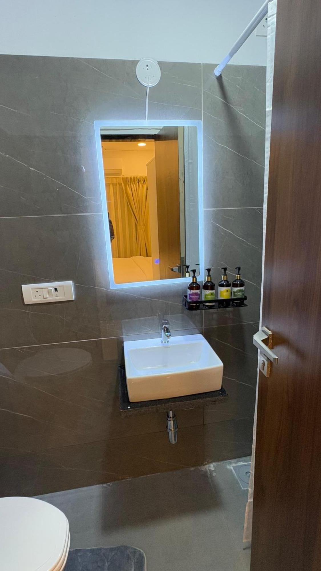 Osi Apartments Powai Bombay Eksteriør billede